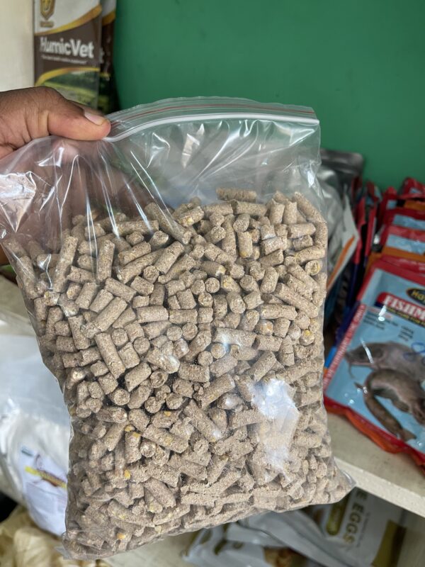 Feed pellet for rabbits Grasscutter peafowl and rodents